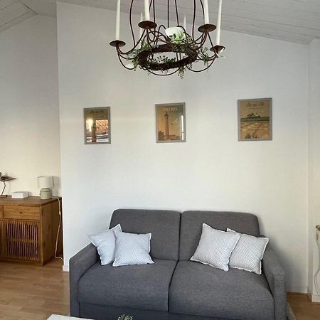 Very Bright Nest With Terrace In The Village La Flotte Exterior photo