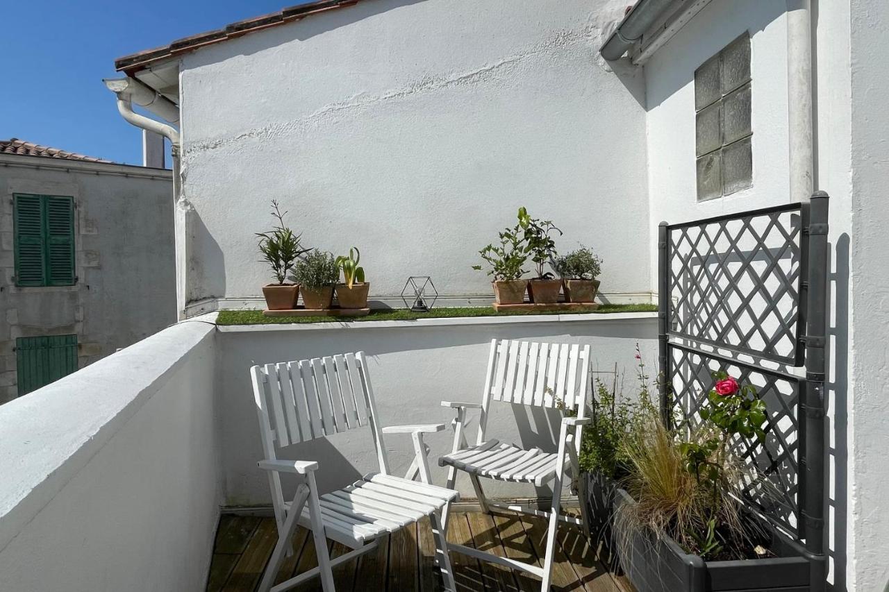 Very Bright Nest With Terrace In The Village La Flotte Exterior photo